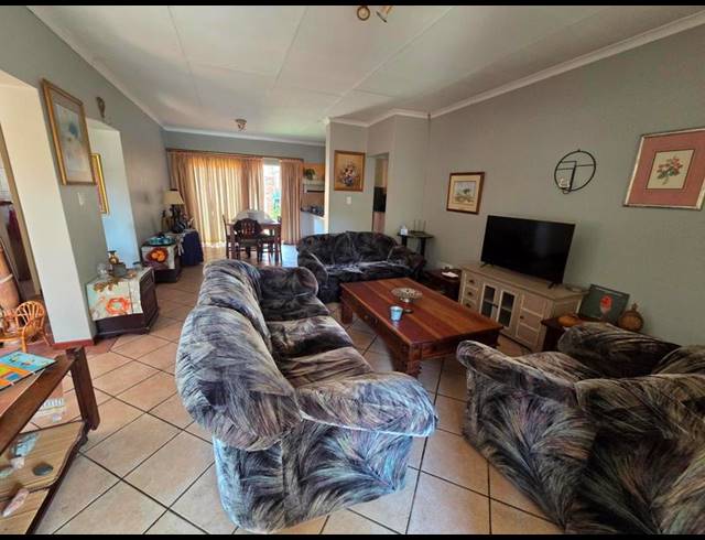 3 BEDROOM TOWNHOUSE FOR SALE IN MORELETAPARK